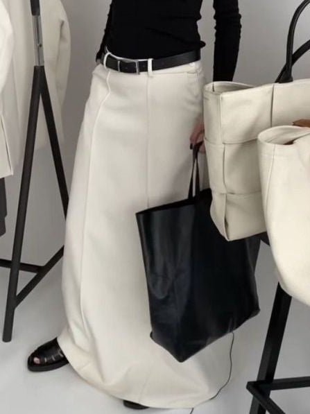 Katharine H-line midi skirt in white, close-up of centre seam and belt
