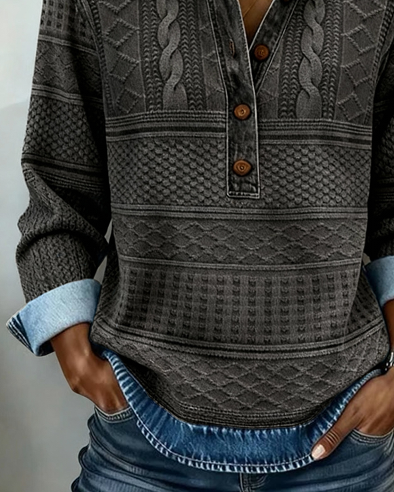 Loryn sweatshirt in grey, close-up of button placket and stitching