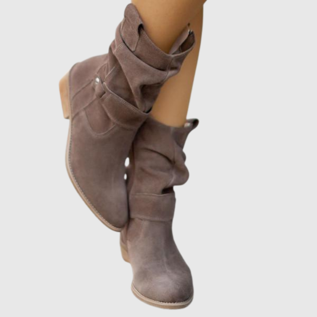 Corissa suede boots in khaki, close-up of slouchy shaft and heel