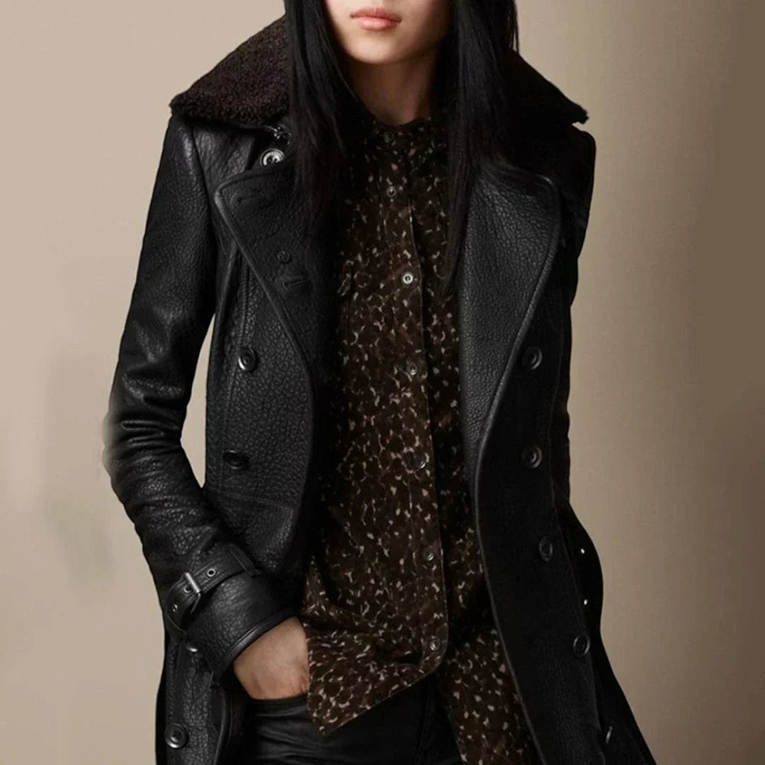Eirlys classic coat in black, close-up of double-breasted front and collar