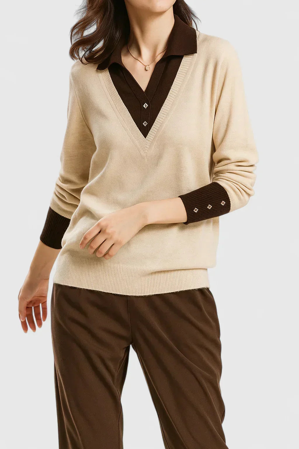 Jovi elegant sweater in beige with brown collar and cuffs