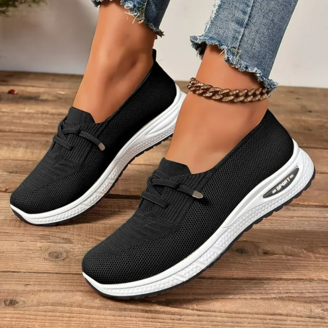 Raquel orthopedic comfort shoes in black, front view on the foot