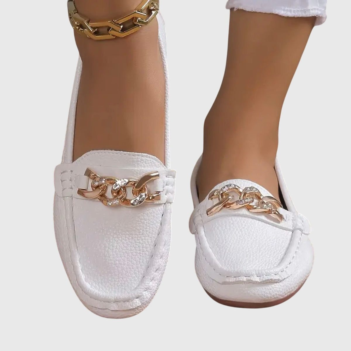 Madeleine loafers in white, close-up of gold chain detail