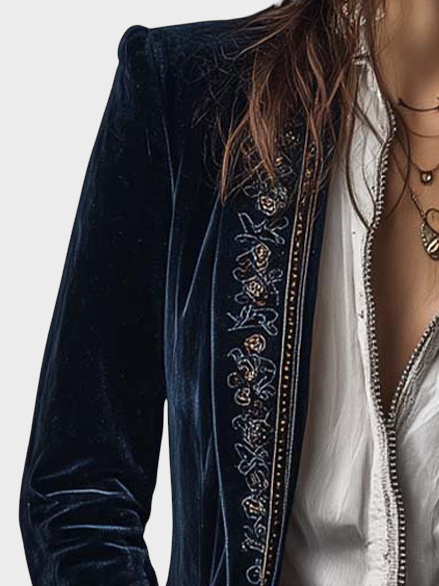 Nurie velvet blazer in navy blue, detail of shoulder and front trim