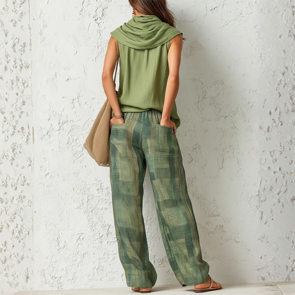 Auristela two-piece set in green check, back view with trouser pockets