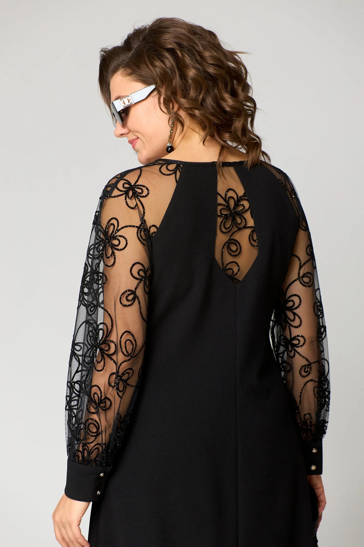 Edris lace dress in black, close-up of sheer keyhole back detail