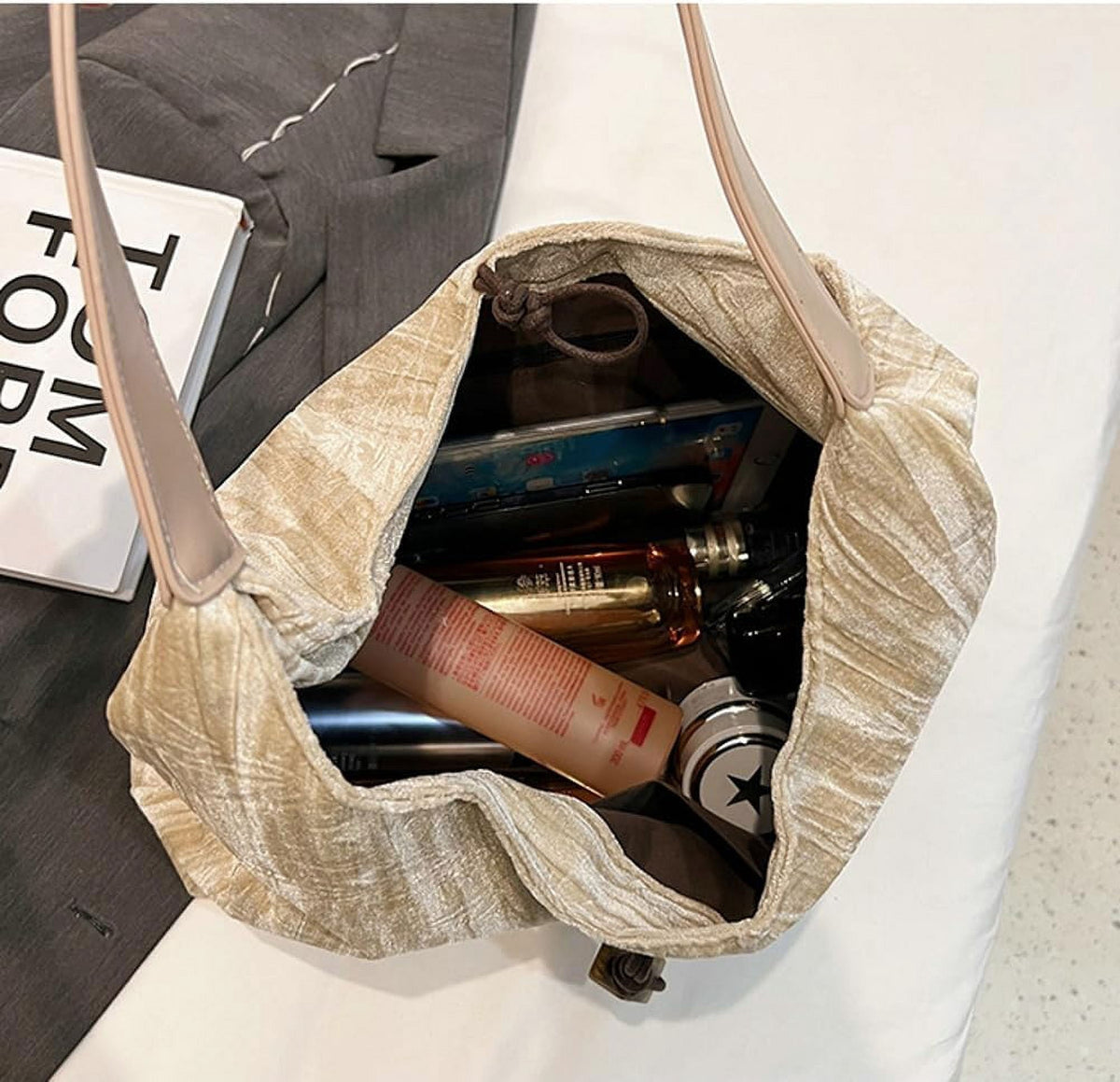 Amélie shoulder bag interior in champagne holding daily essentials