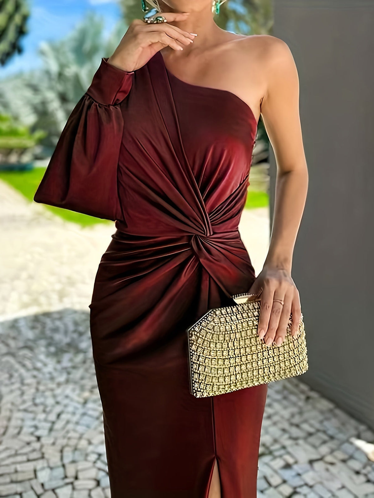 Melyssa evening maxi dress in burgundy, close-up of twisted waist detail