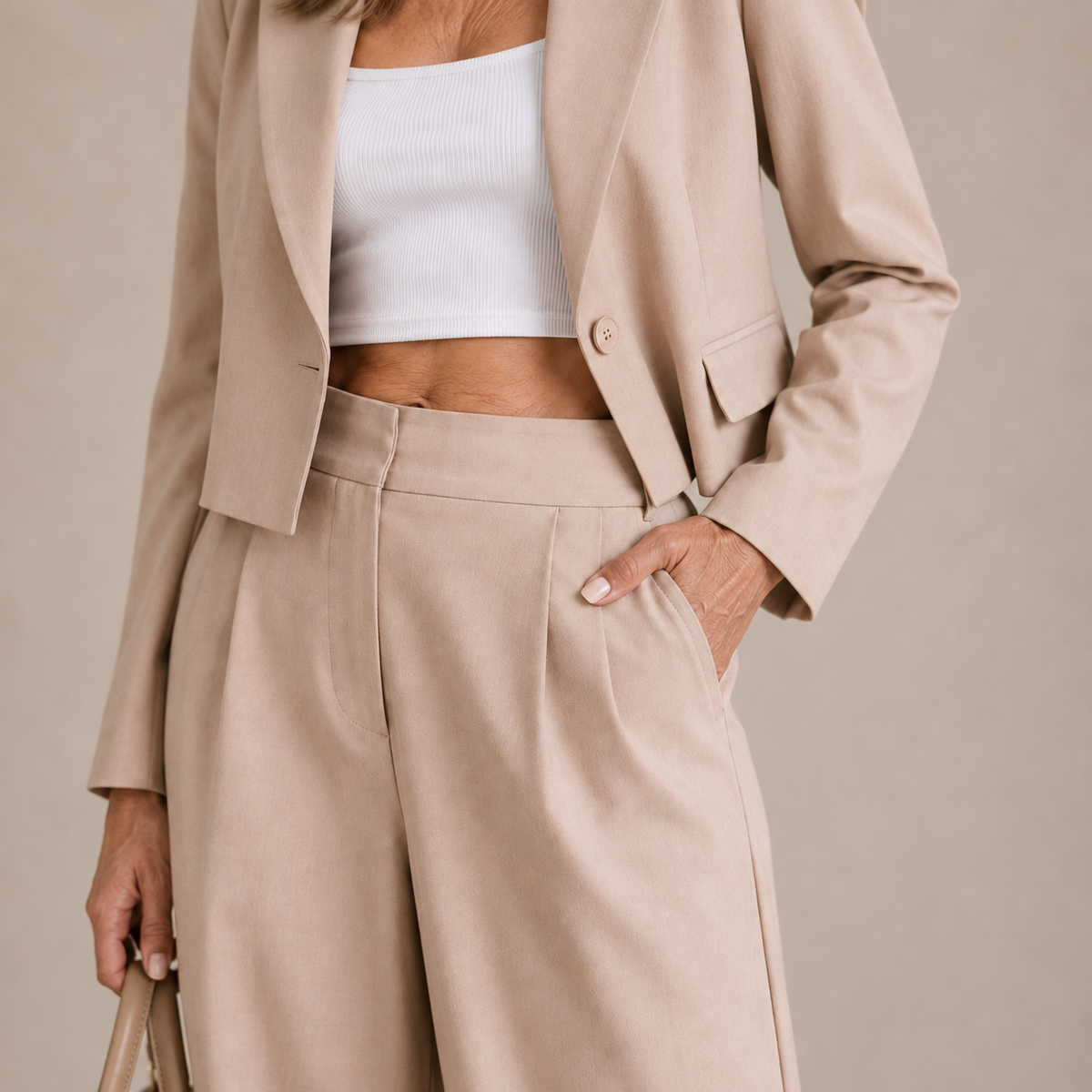 Elfrida cropped trouser suit in beige, close-up of pleated trousers and side pocket