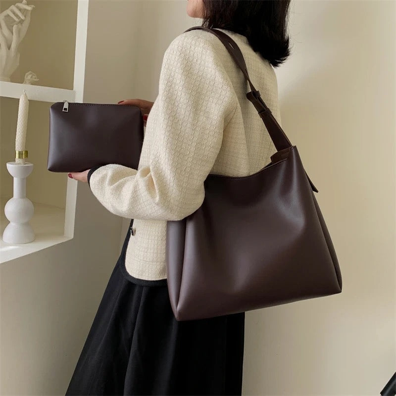 Delphine grand tote in coffee worn on the shoulder with pouch