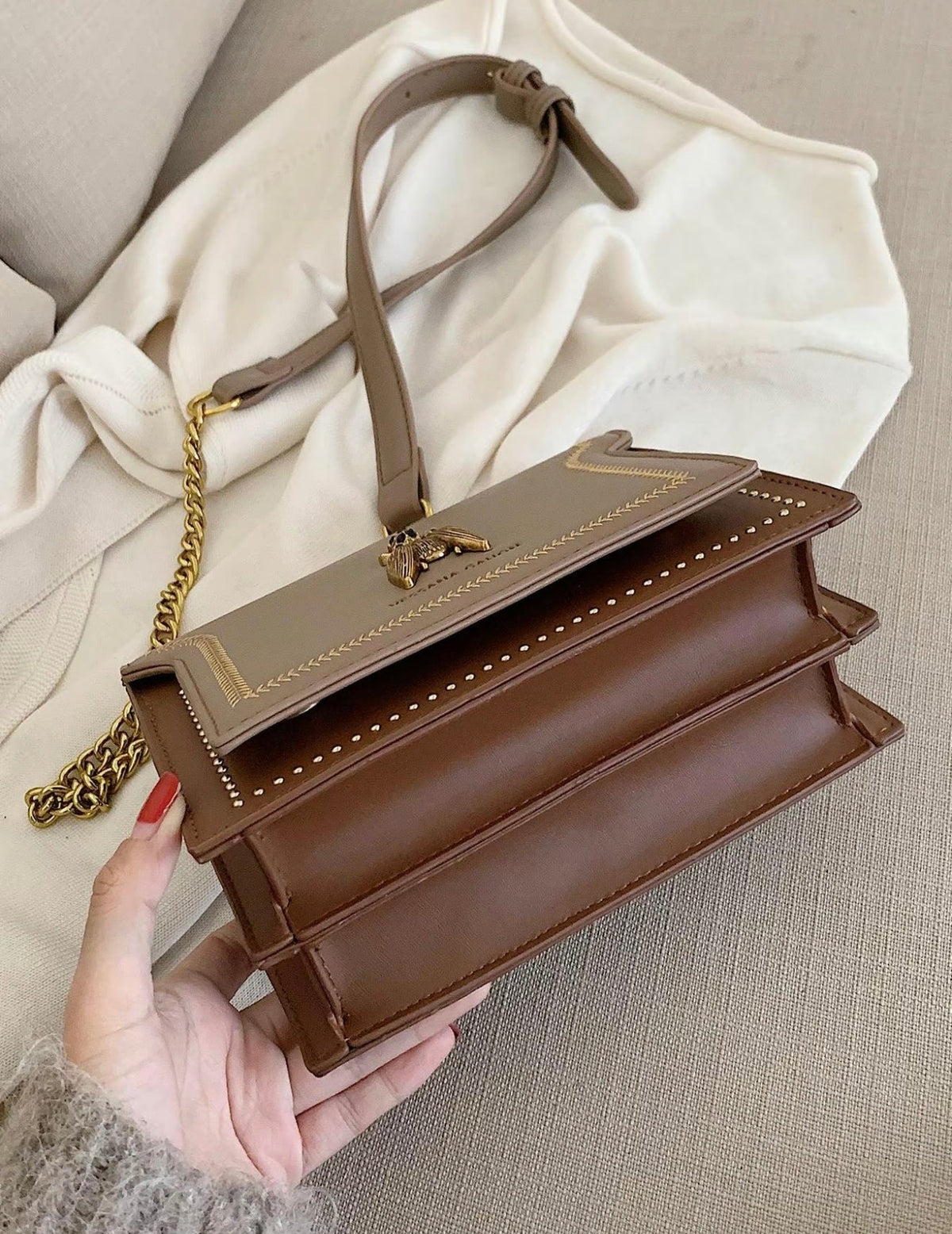 Simone chain bag in khaki, side view showing structured gussets