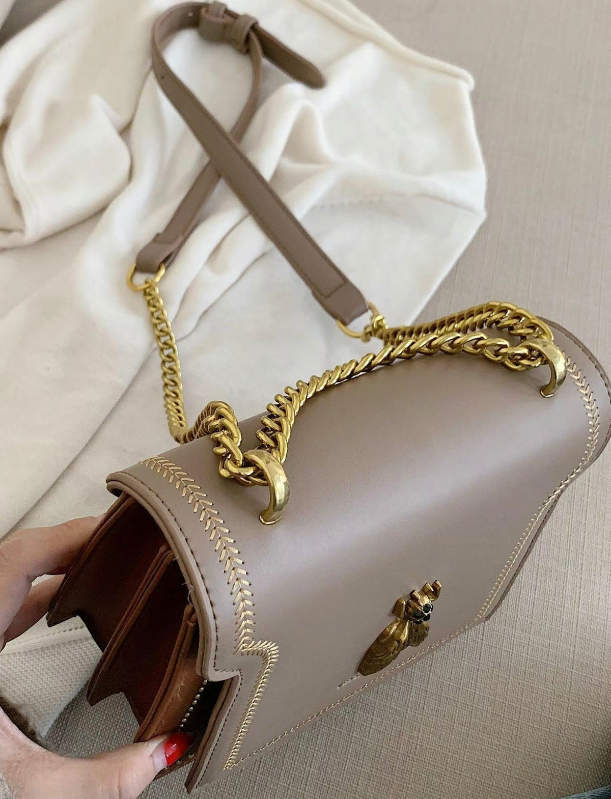 Simone chain bag in khaki, open flap and chain detail