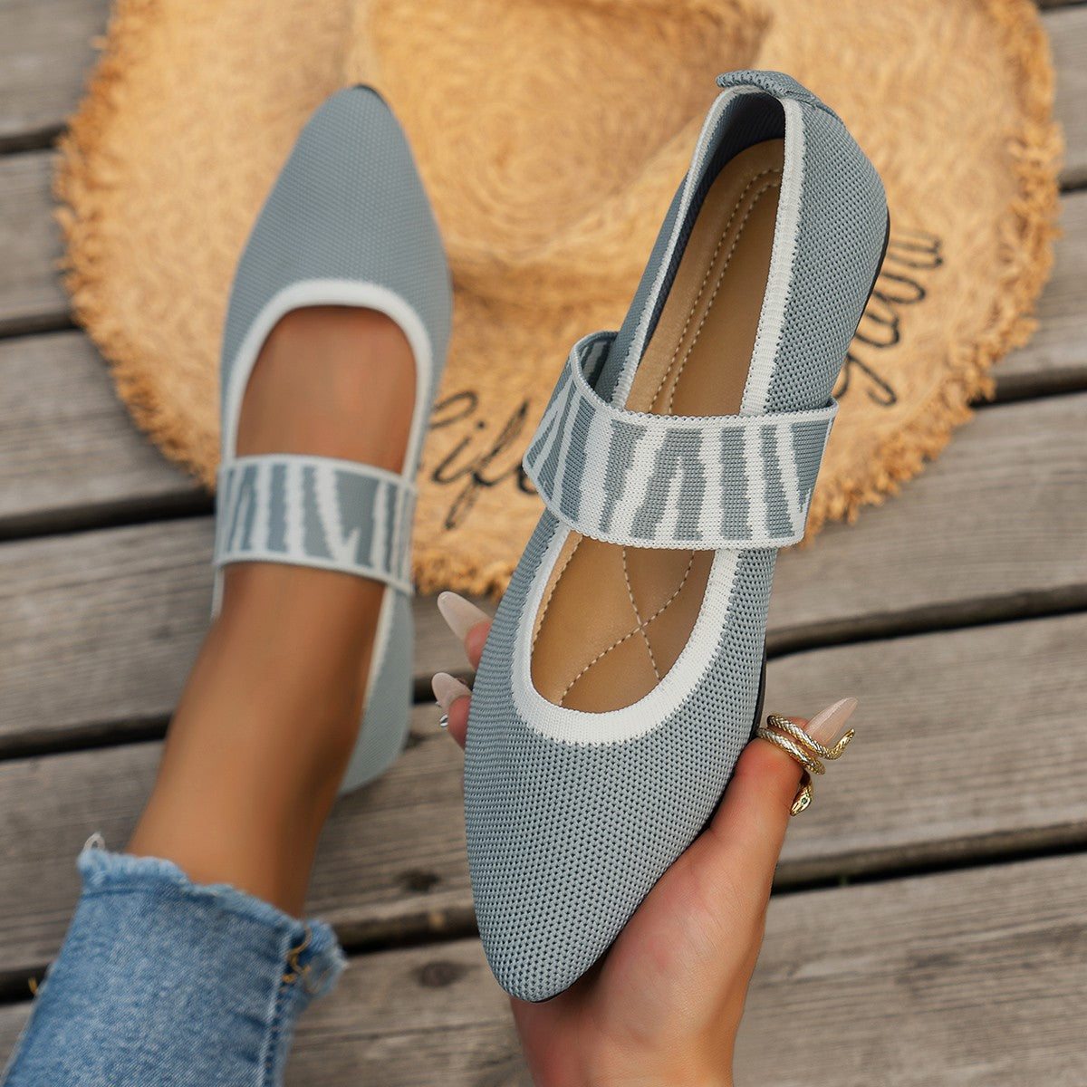 Ilyana patterned ballet flats in grey, close-up of strap and flat sole