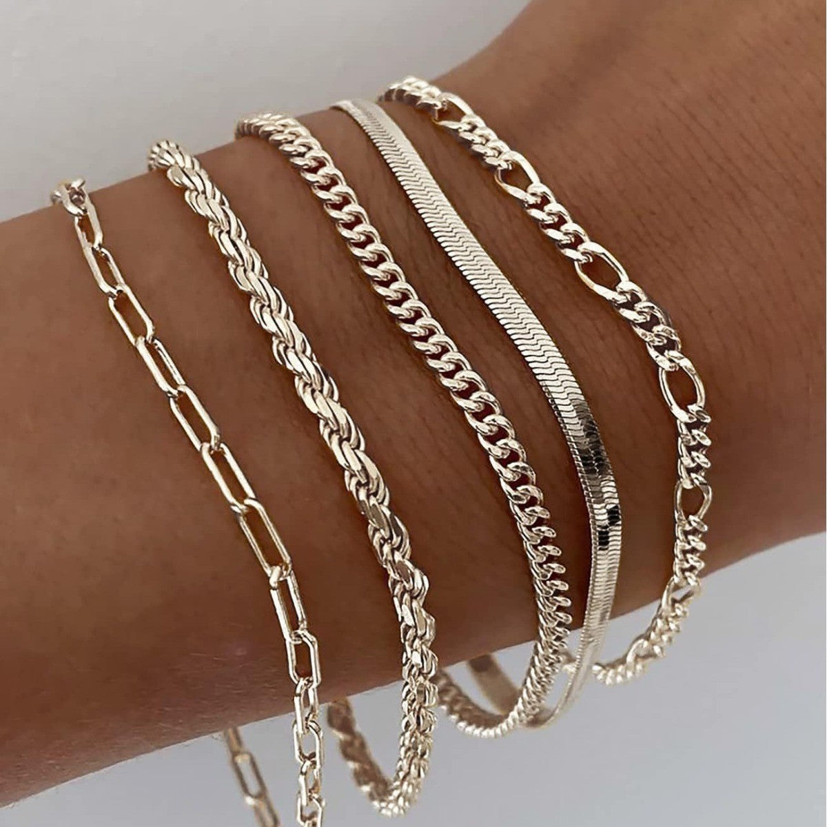Juna bracelet set in white gold, five chains stacked on the wrist
