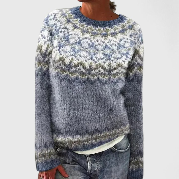 Elyvianne sweater in dark blue, front view on model