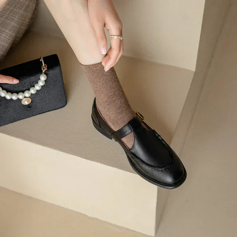 Nancy leather shoes in black, close-up of T-strap and buckle