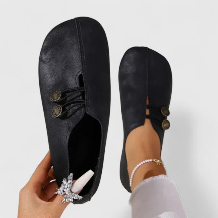 Georgina loafers in black, top and side view