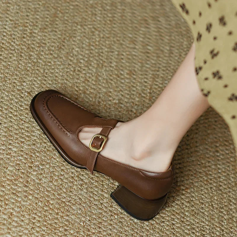Selvana T-strap shoes in brown, close-up of gold buckle and heel