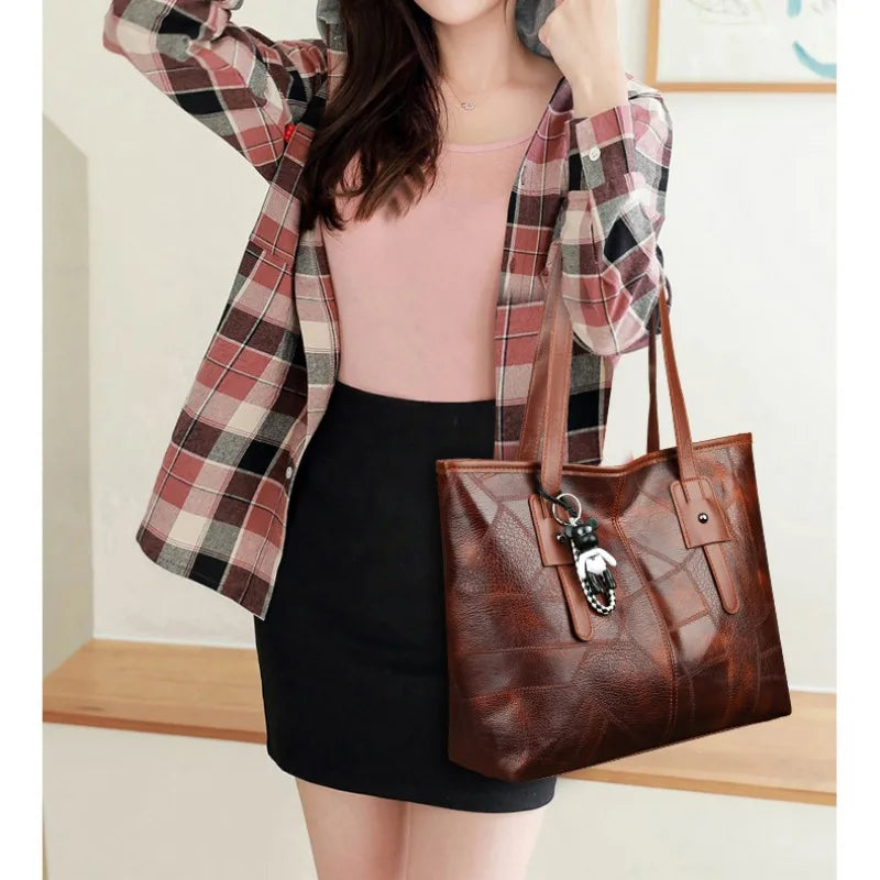 Susan vintage tote bag in brown carried on the shoulder with a casual outfit