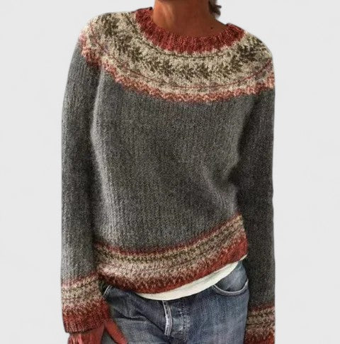 Elyvianne sweater in dark grey and rust, front view on model