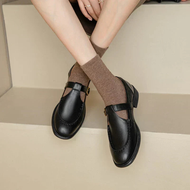 Nancy retro-inspired leather shoes in black, worn front view