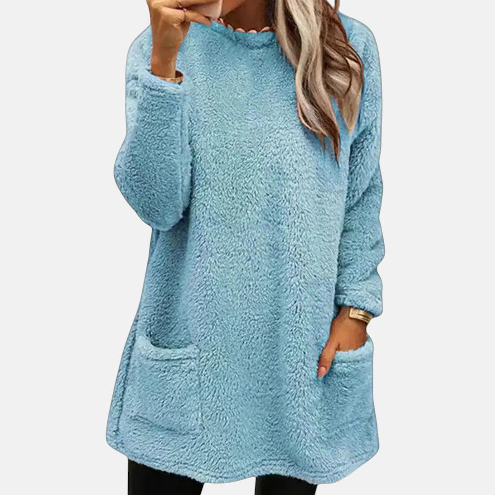 Emeris comfortable sweater in blue, front view