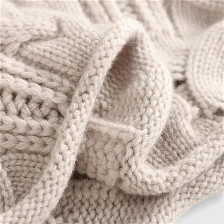 Zendrielle sweater in beige, close-up of knitted texture
