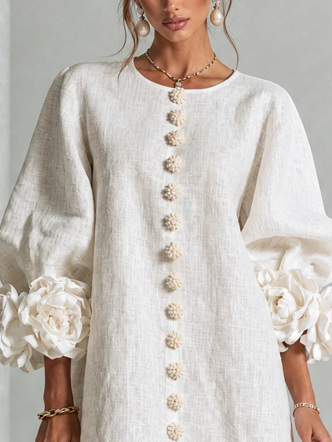 Elvira mini dress in white, close-up of neckline and front detail