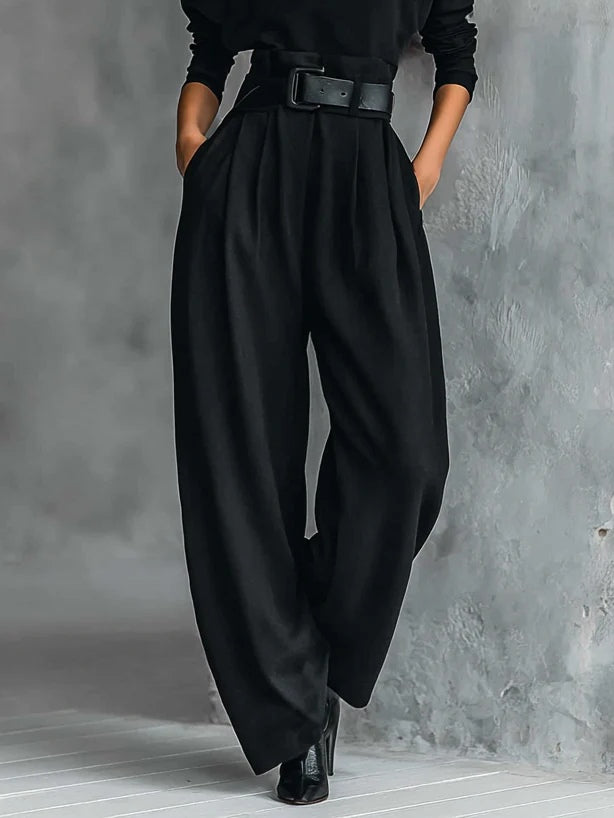 Noëlla black high-waisted straight-leg trousers with side pockets, detail view