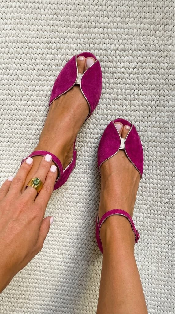 Olivia flat sandals in fuchsia, top view on feet