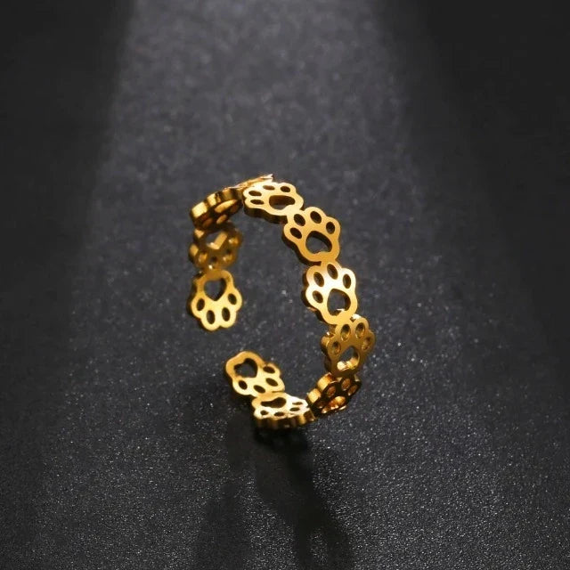 Cat paw ring in gold, angled view of the paw print band