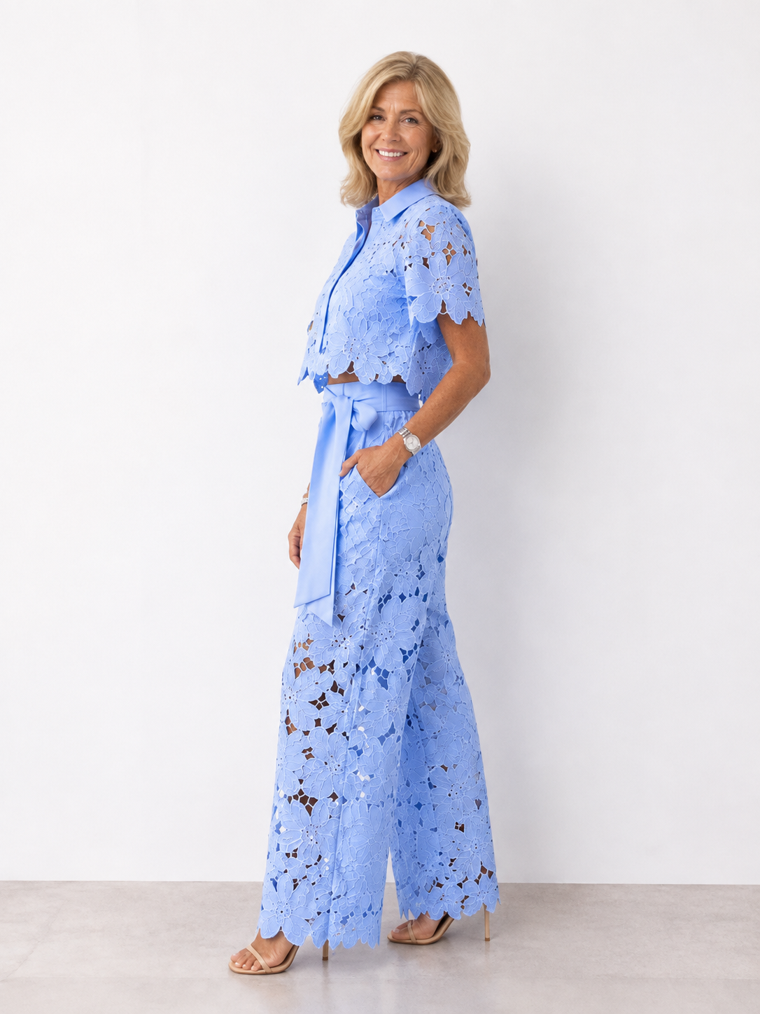 Isabela two-piece lace set in light blue, side view