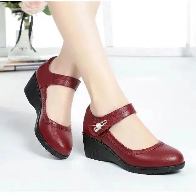 Lydia mid-heel comfort shoes in red, close-up of strap and wedge heel