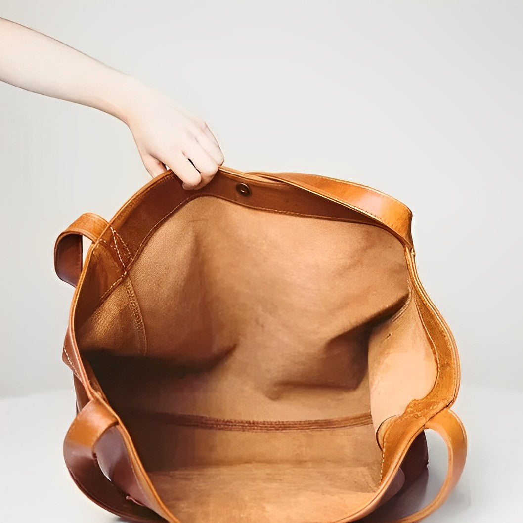 Oriane tote bag interior in brown with microsuede lining and stud fastening