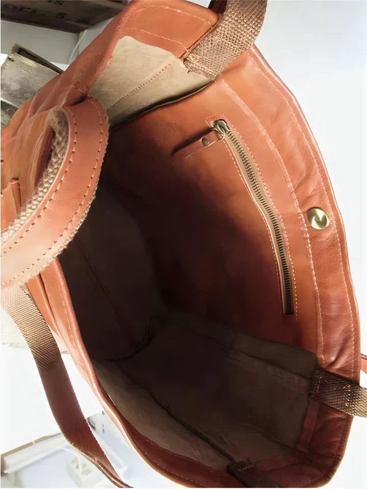 Pamela tote bag interior with zipped pocket and magnetic snap