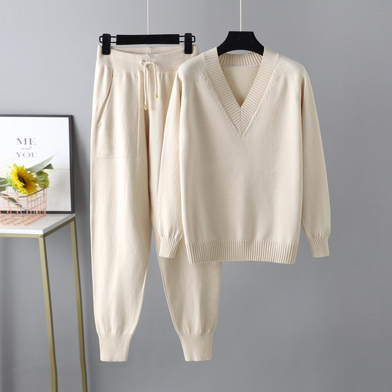 Evaris knitted two-piece set in beige, front view
