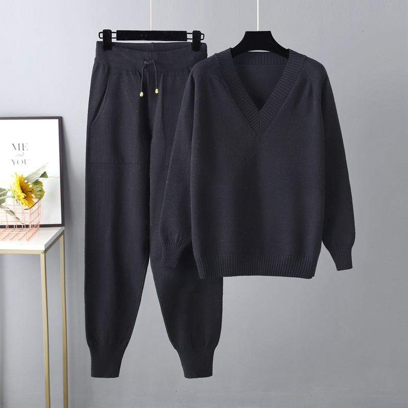 Evaris knitted two-piece set in navy blue, front view