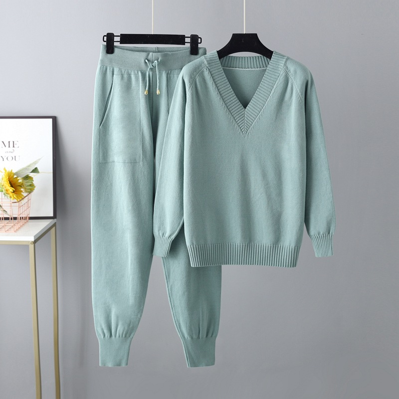 Evaris knitted two-piece set in turquoise, front view