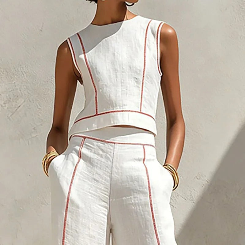 Inés sleeveless top in white, close-up of contrast trim detail